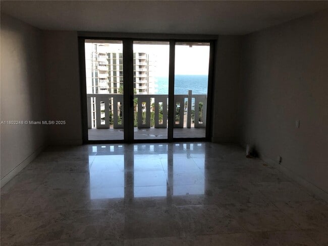 Building Photo - 1121 Crandon Blvd