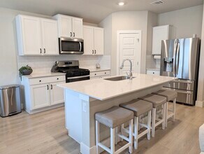 Building Photo - 5627 Jewel Curv