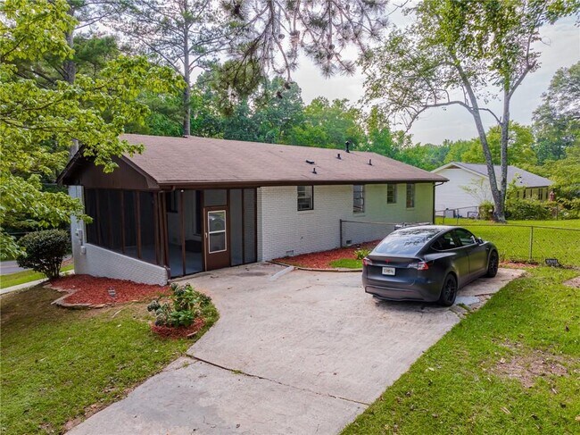 Building Photo - 5207 Dixie Lake Rd