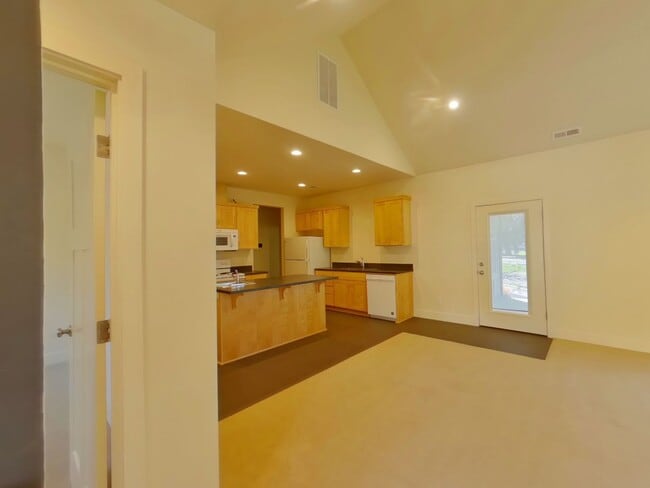 Foto del edificio - Newer Duplex Near Autzen Stadium - 3Bed/2B...