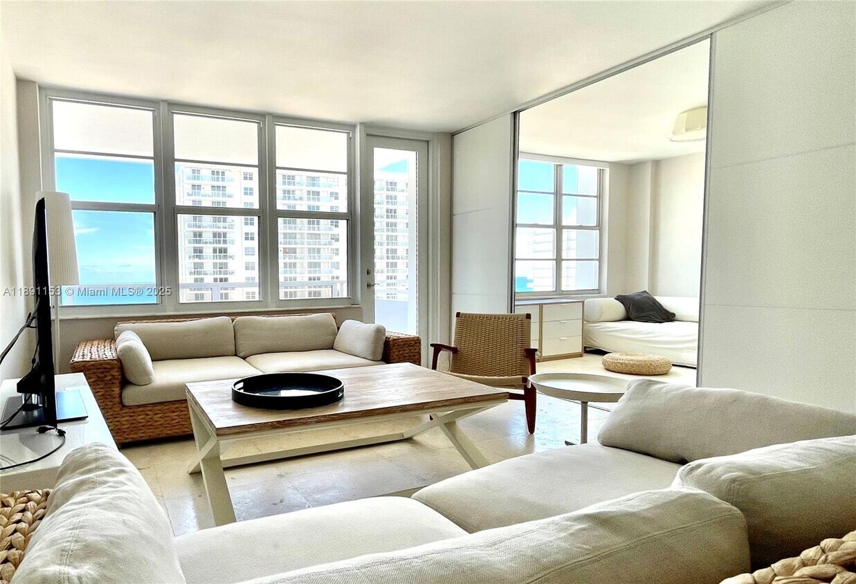 Foto principal - 5700 Collins Ave