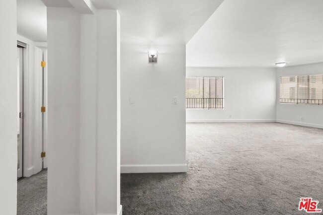 Photo - 10982 Roebling Avenue Unit 423 House