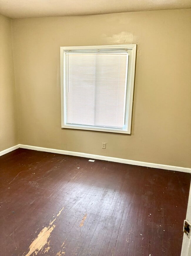 Building Photo - 3 bedroom 2 bath house for rent
