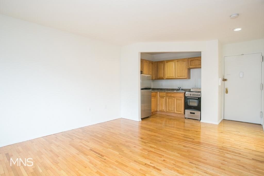 Primary Photo - 309 West 30th Street