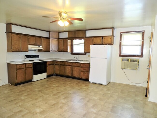 Foto del edificio - 267 E Main St