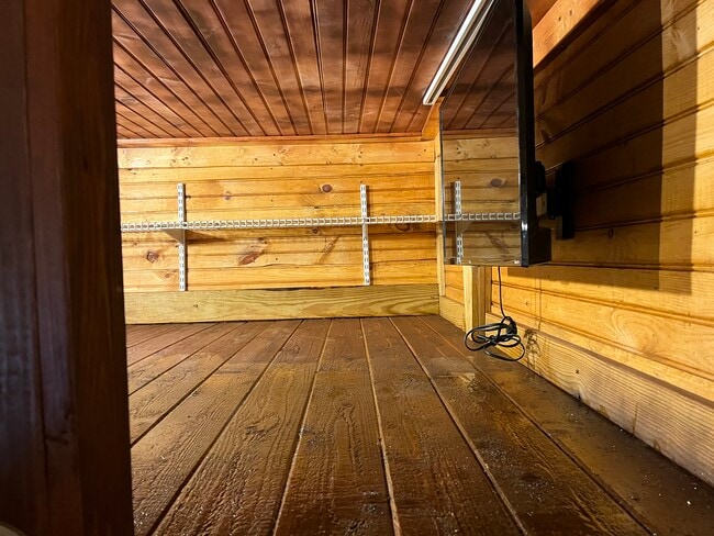 Building Photo - 142 Webster St NE