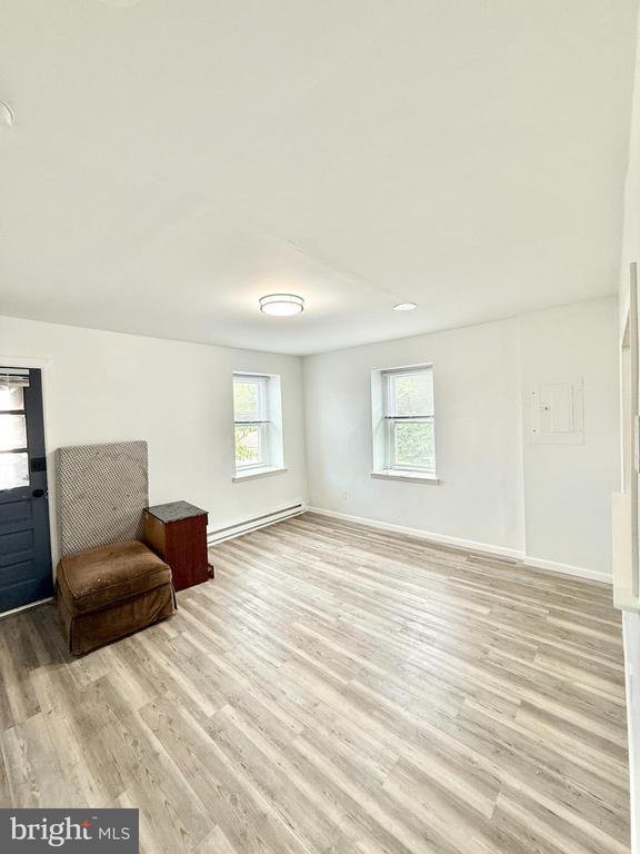 Building Photo - 1005 Stanbridge St