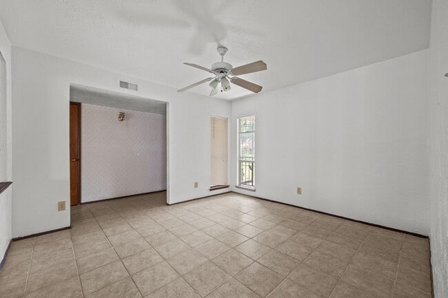 Building Photo - 15619 Fall Briar Dr