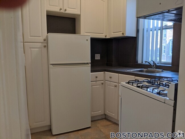 Building Photo - 151 Park Dr