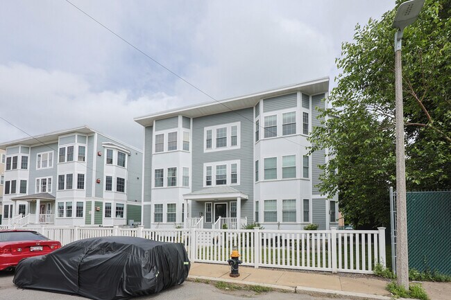 Building Photo - 16 Saco St