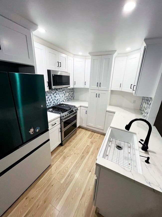 Foto del edificio - 785 W 19th St