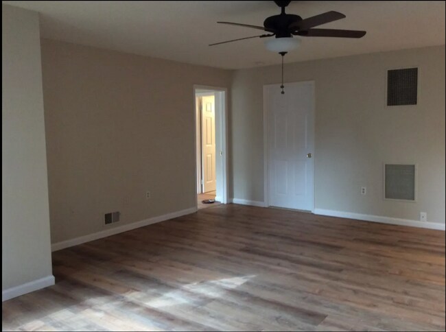 Foto del edificio - 131 Hatfield Ln