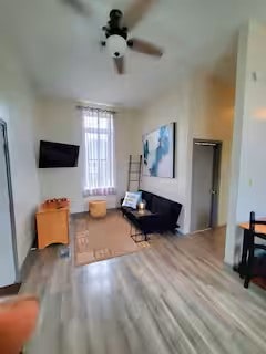 Foto del edificio - 401 E Jefferson St