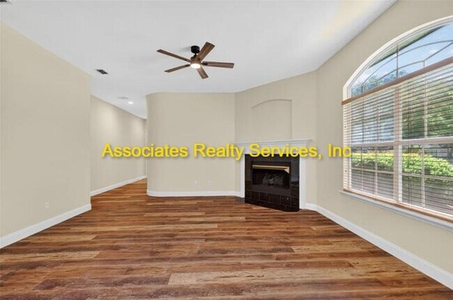 Building Photo - Move in Ready- Haile Plantation Chickasaw Way!