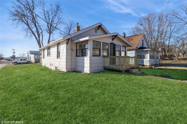 Foto del edificio - 1921 Logan Ave