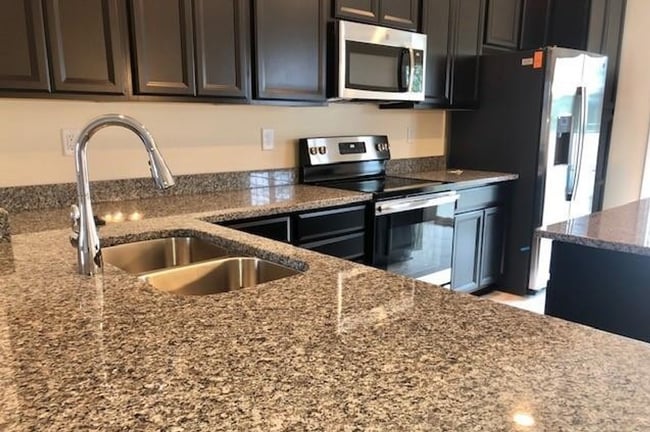 Building Photo - Beautiful Townhome in the steel creek area!