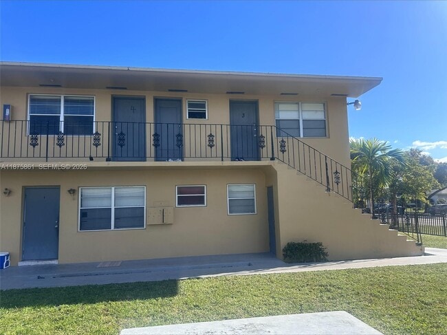 Building Photo - 1931 NE 168th St