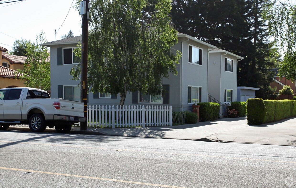 Primary Photo - 1027 Santa Cruz Ave
