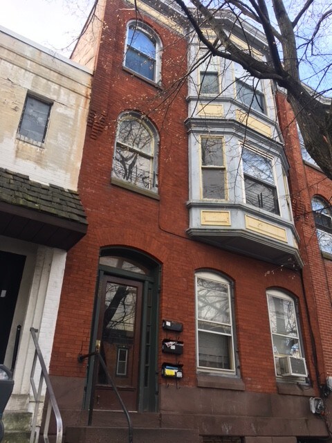 Building Photo - 530 Elm St