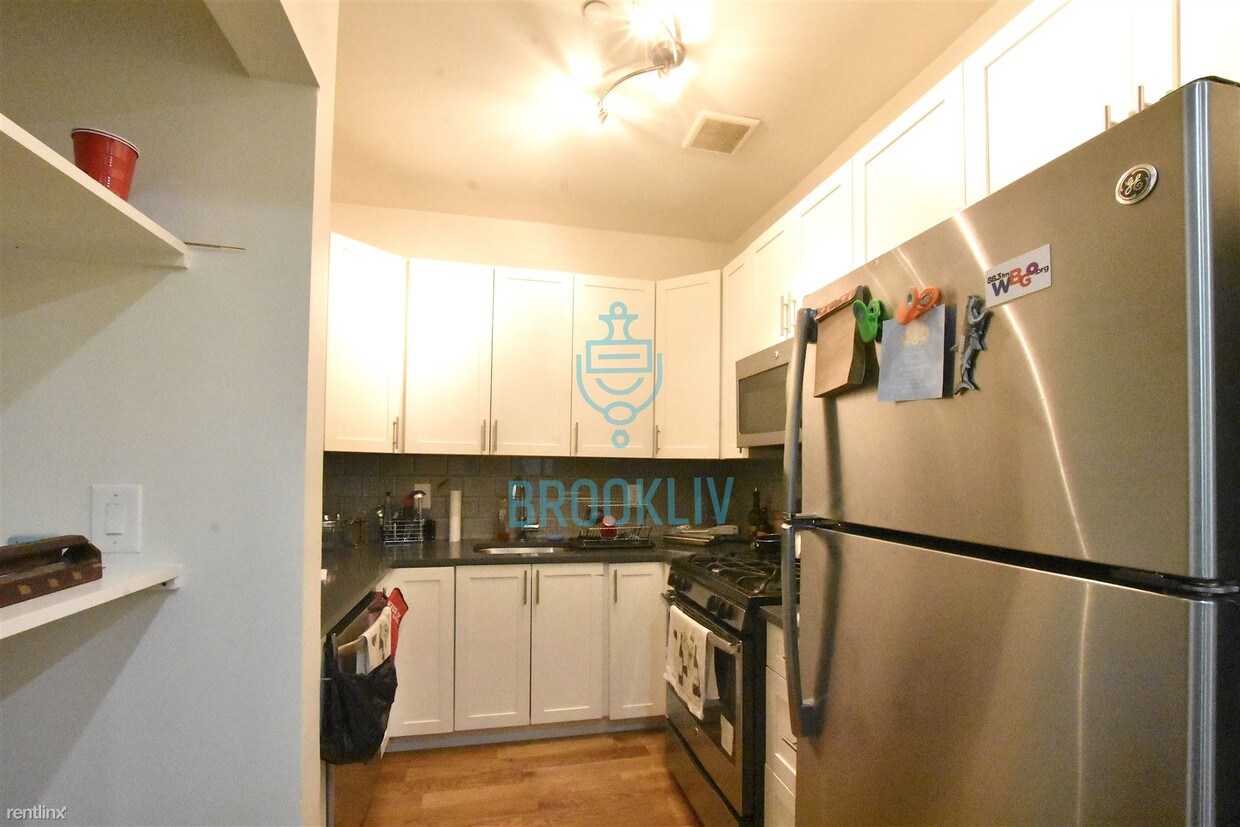 Foto principal - 678 Hart St
