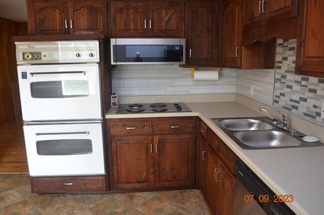 Look! Double ovens. Microwave, Electric Range - 15314 Fuller Ave