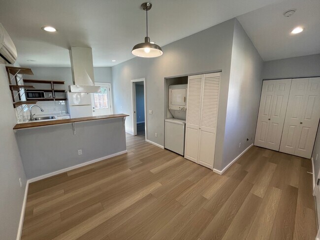 Foto del edificio - 6358 Raylene Ct