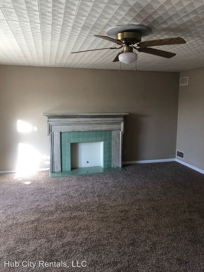 Building Photo - 3 br, 2 bath House - 413 E. 4th Street