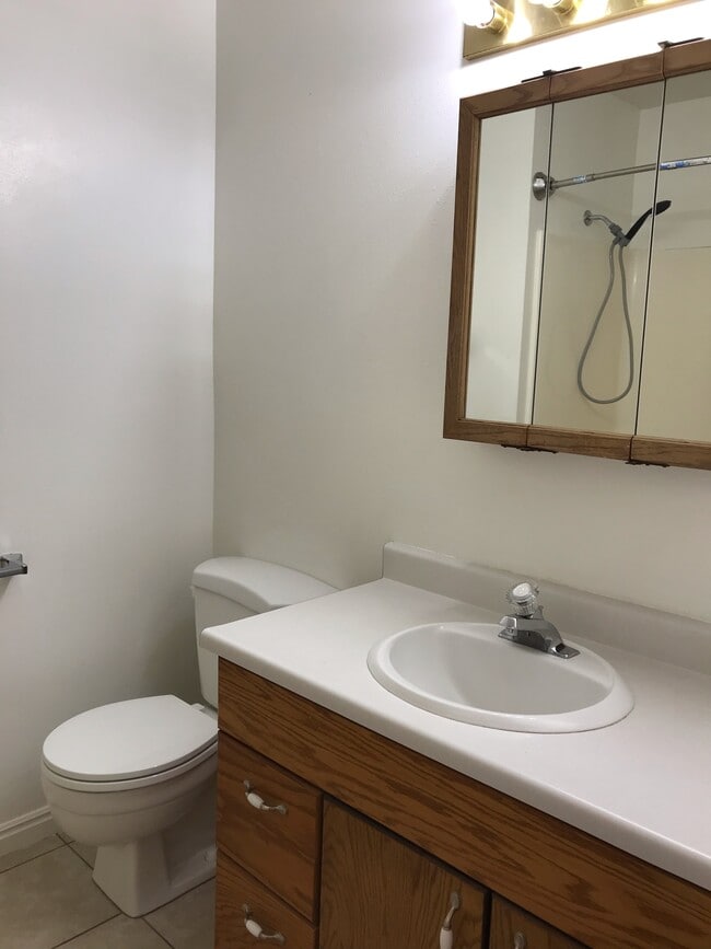 Building Photo - 255 W 1100 N