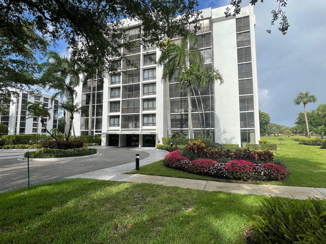 7835 Lakeside Blvd Unit 983, Boca Raton, FL 33434 Condo for Rent in