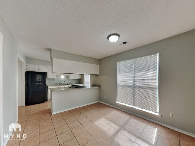 Building Photo - 3355 Carroll Dr