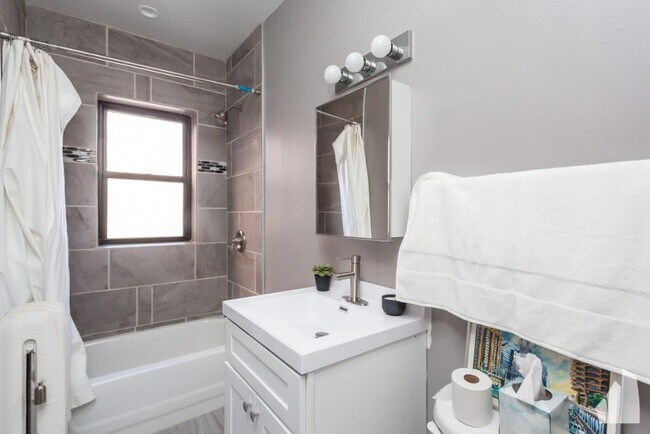Foto del edificio - 1 bedroom in Chicago IL 60657