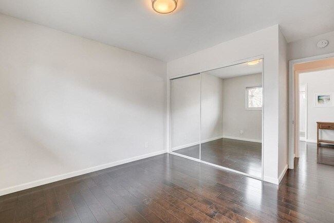 Building Photo - 5091 Roscrea Ave