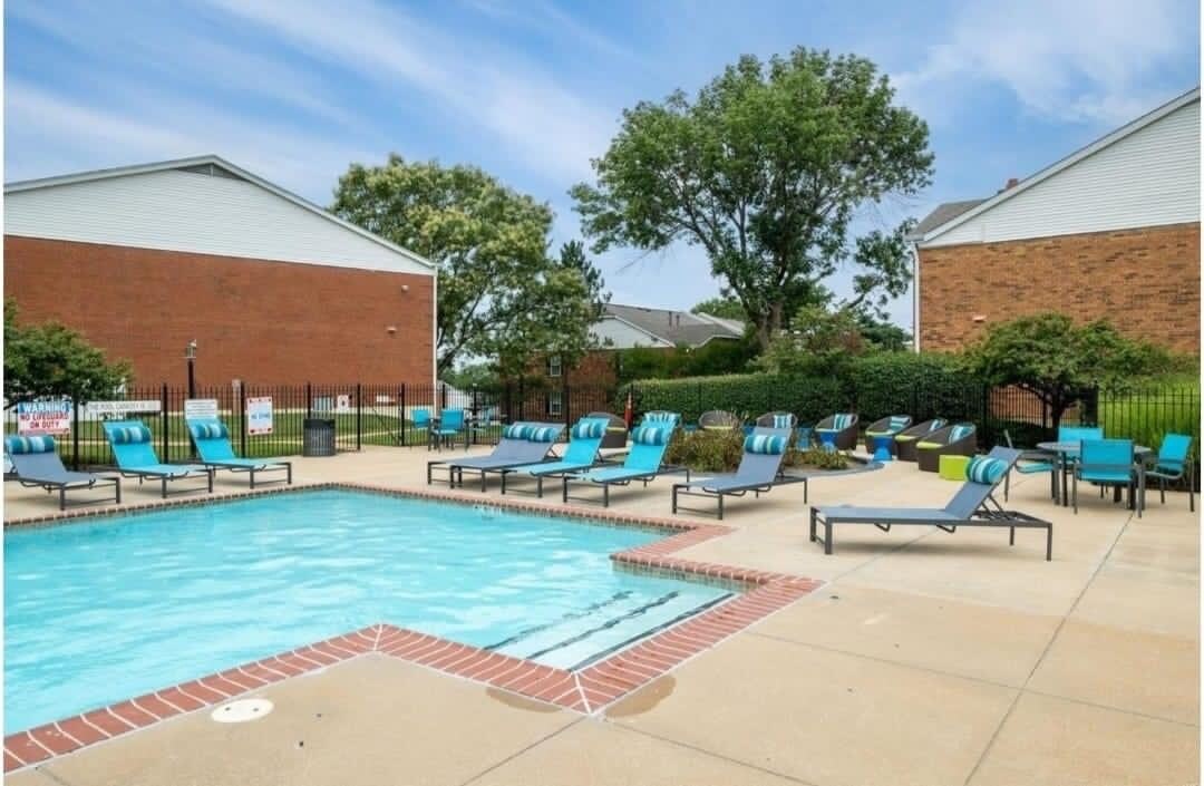 Foto principal - 10381 Oxford Hill Dr