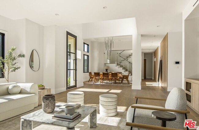 Foto del edificio - 17341 Amina Pl