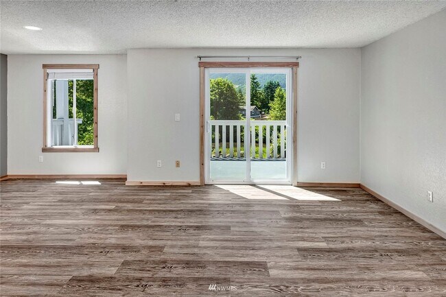 Building Photo - Burns 441 4 plex - North Bend