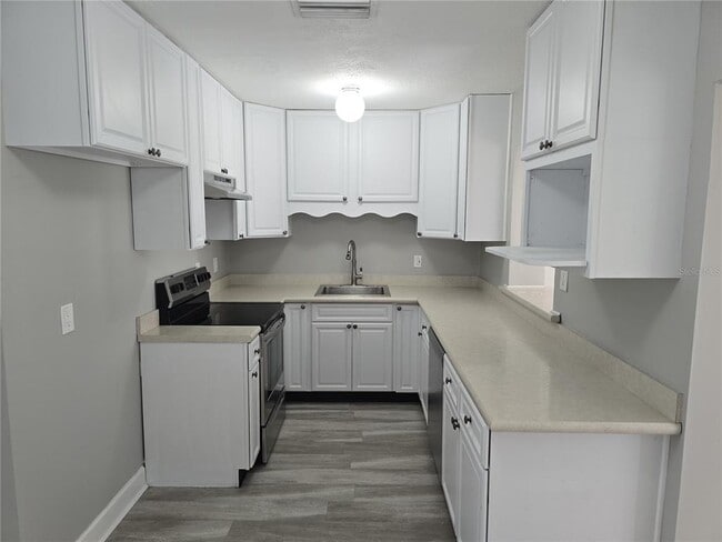 Building Photo - 5410 S Himes Ave