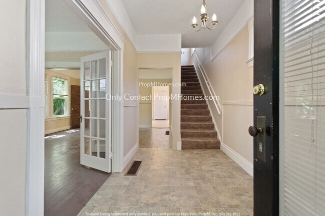 Foto del edificio - Charming Urban Oasis with Spacious Living ...