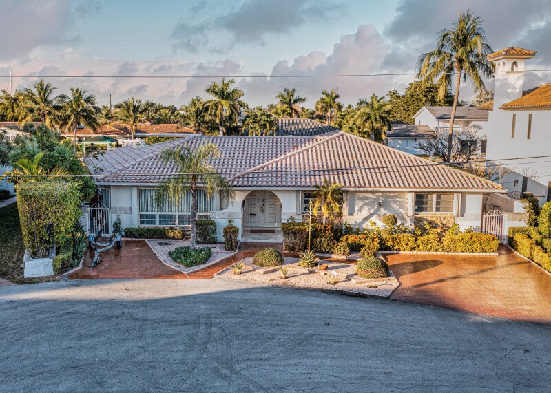 Foto principal - 3305 NE 37th St