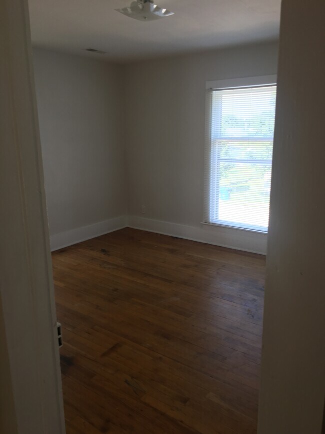 Building Photo - 505 S Roney St