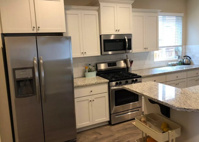 Foto del edificio - Stunning Happy Valley Home! (5 Bed / 3 Bat...