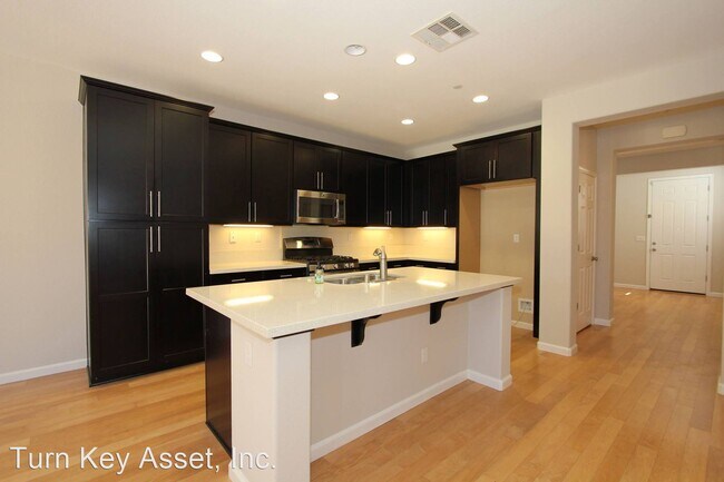 Building Photo - 4 br, 3.5 bath House - 4805 Tusk Way