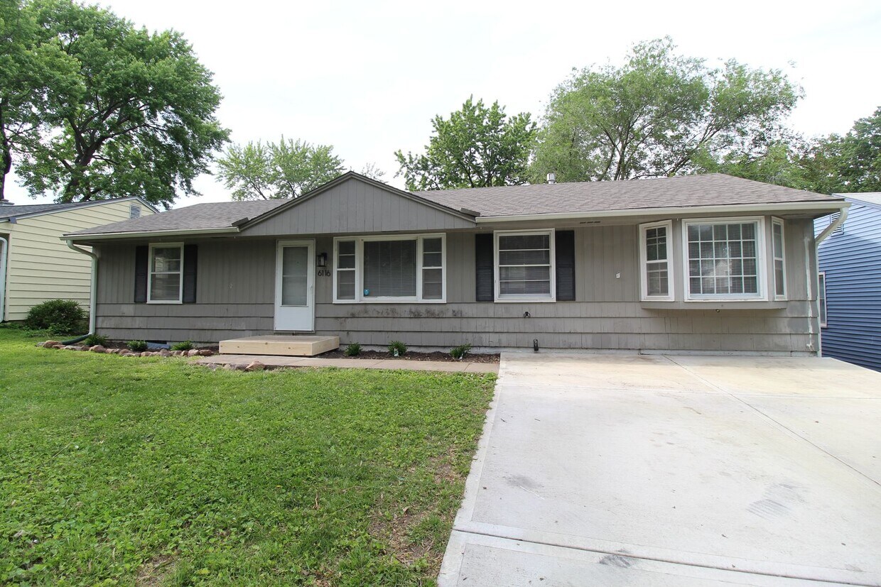 Primary Photo - 3 Bedroom 1 Bath House In Mission Kansas