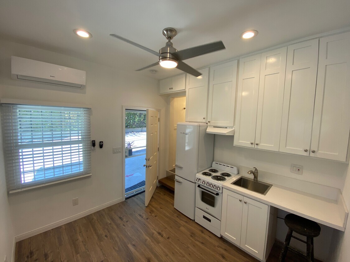 2818 Avenel St Unit 3, Los Angeles, CA 90039 Apartments in Los