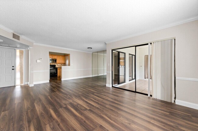 Foto del edificio - 3757 Cocoplum Cir
