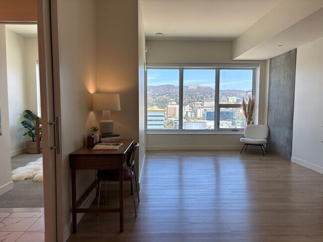 Interior Photo - Jardine Hollywood