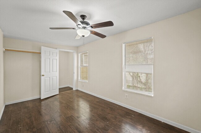 Building Photo - 726 McDaniel St