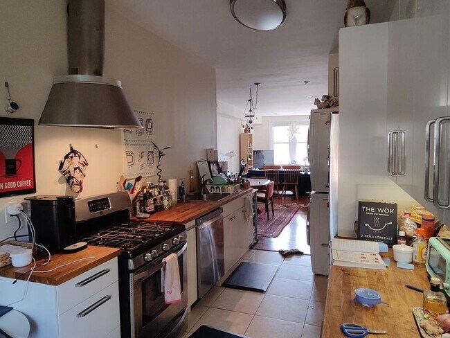 Building Photo - 707 15th St NE