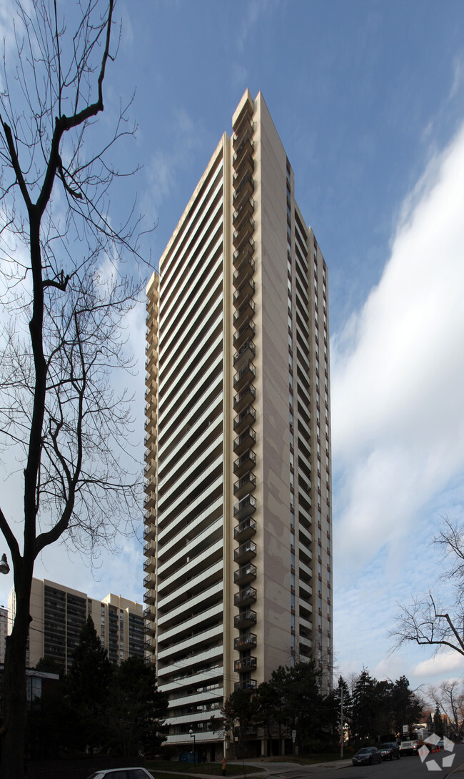 Primary Photo - Grenadier Square at High Park Village