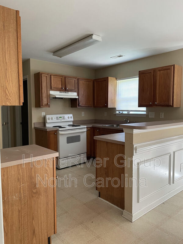 Foto del edificio - 5549 Peachwood Dr