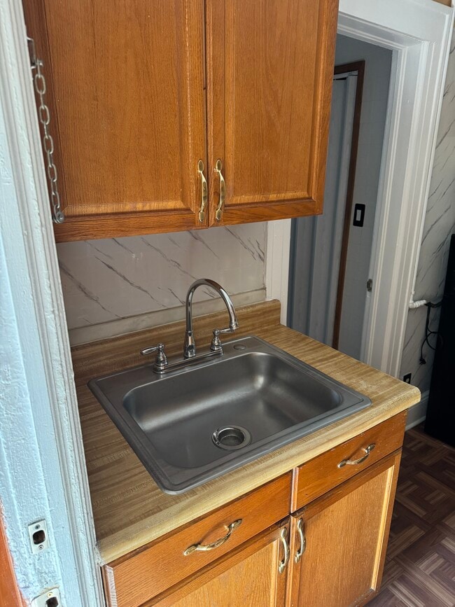 Kitchen - 476 E 33rd St